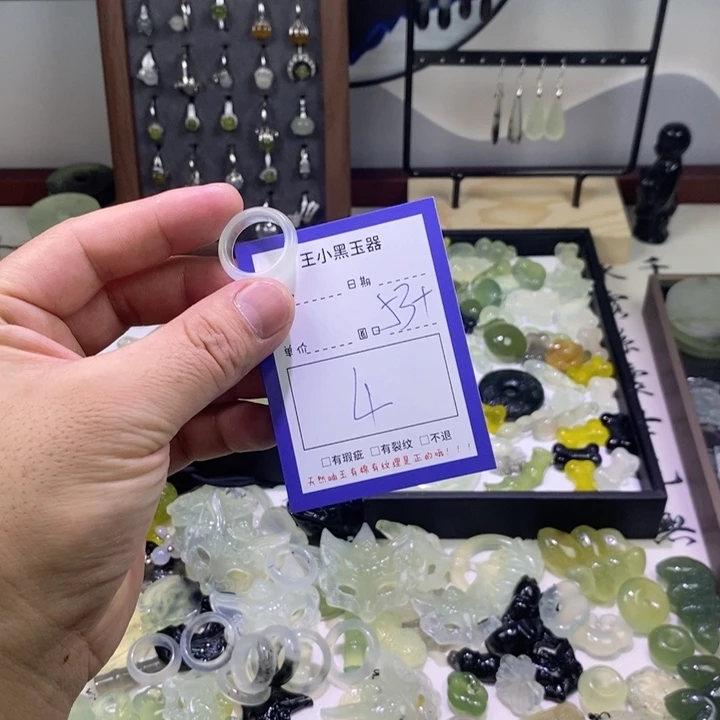 蛇纹石玉颈饰未镶嵌卷*