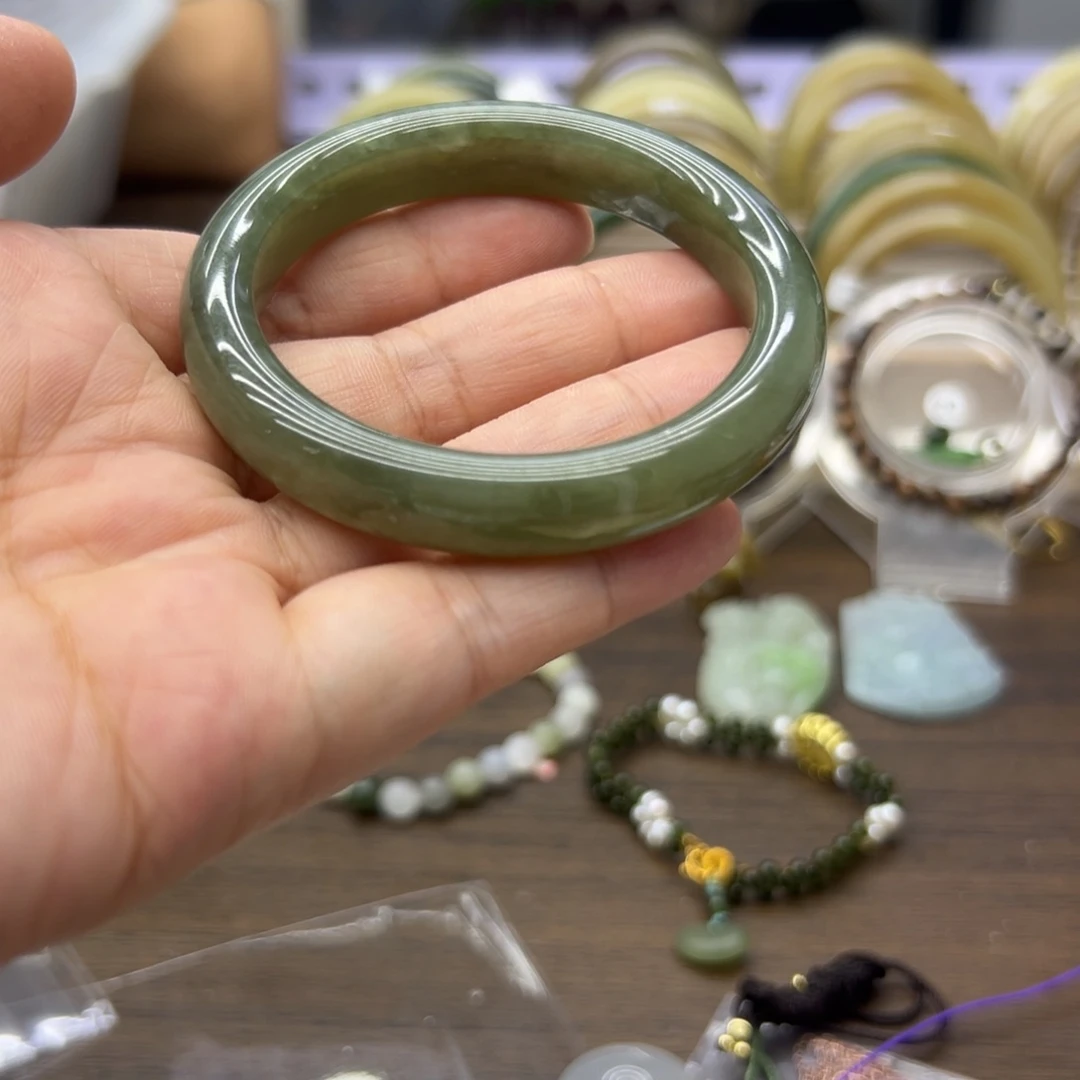 和田玉手镯未镶嵌52.4圈围1156瑕