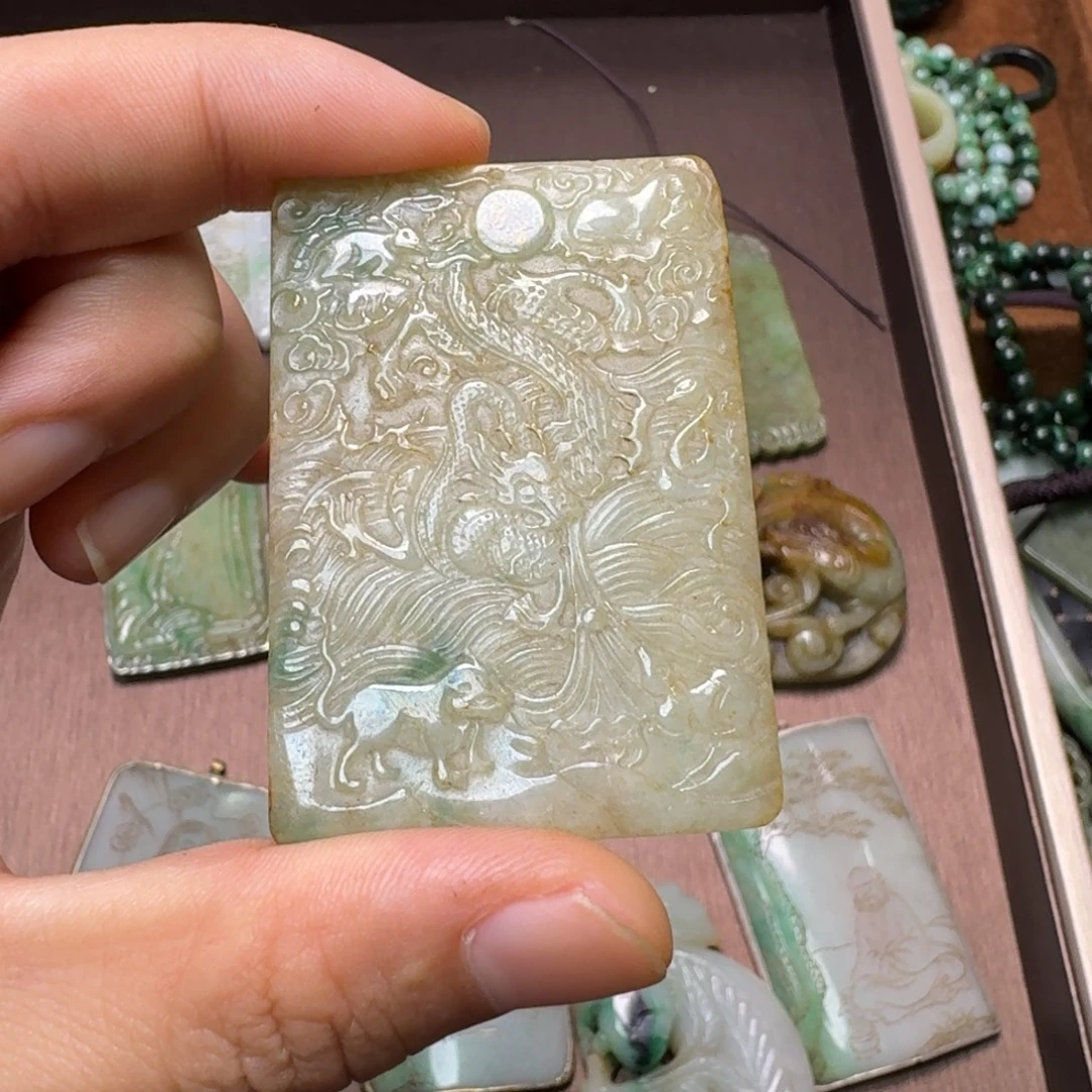 用***8翡翠未镶嵌颈饰翡翠颈饰未镶嵌