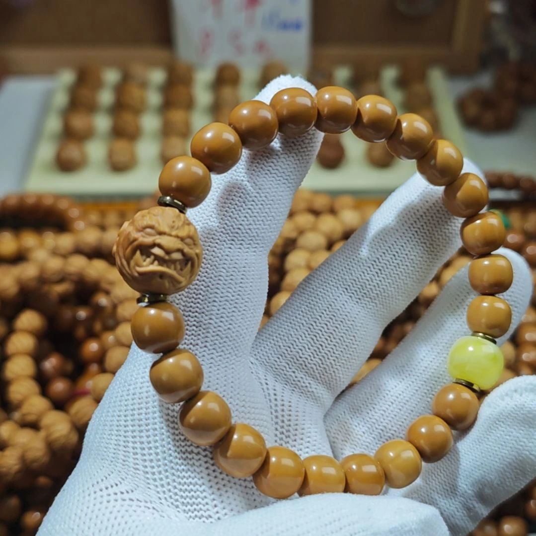 昨***天猴头核桃手串老型带配饰