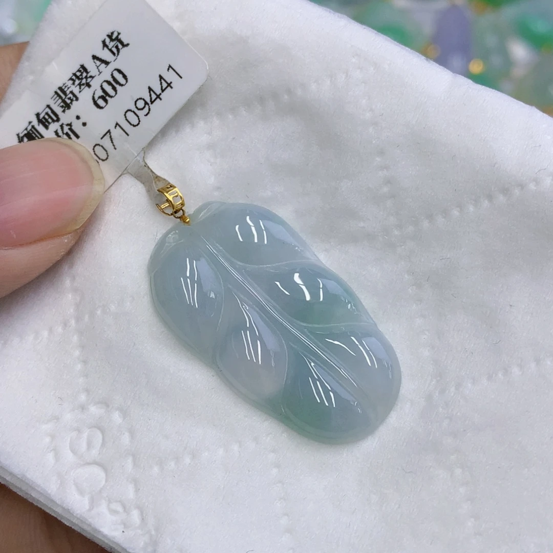 翡翠18K金镶嵌颈饰翡翠