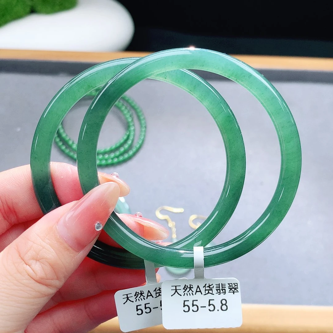 未镶嵌手镯（圆镯）翡翠