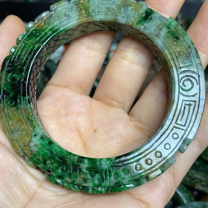 翡翠散珠小*姨手镯一条
