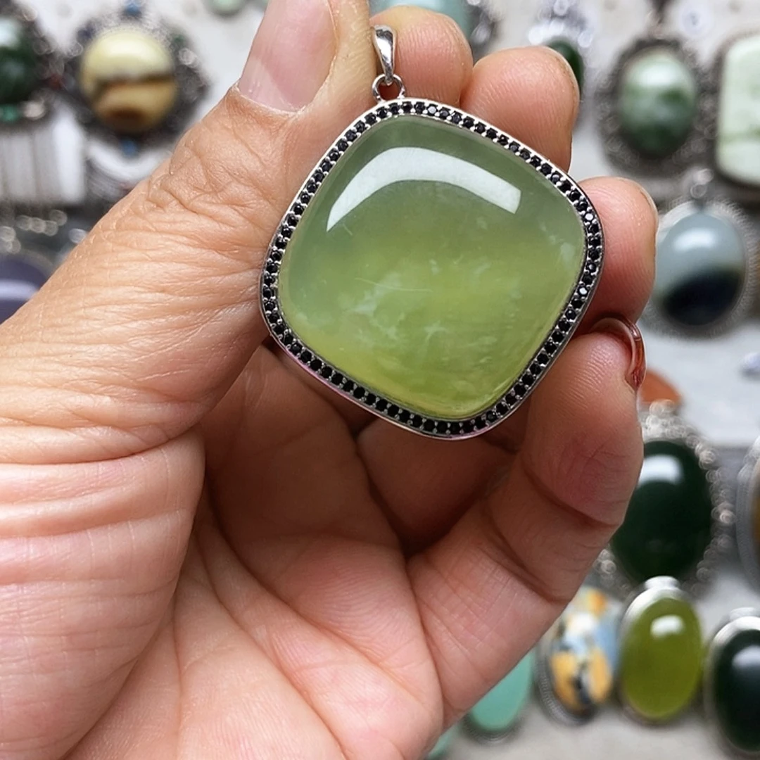 蛇纹石玉银S925镶嵌吊坠
