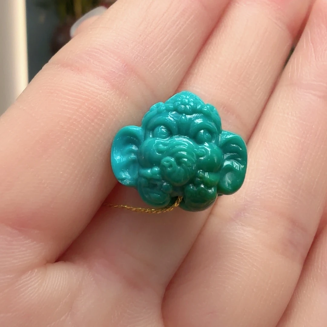 绿松石未镶嵌颈饰