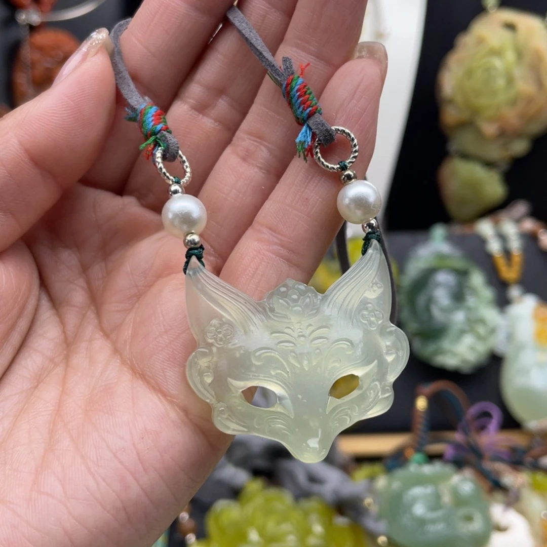 蛇纹石玉未镶嵌颈饰