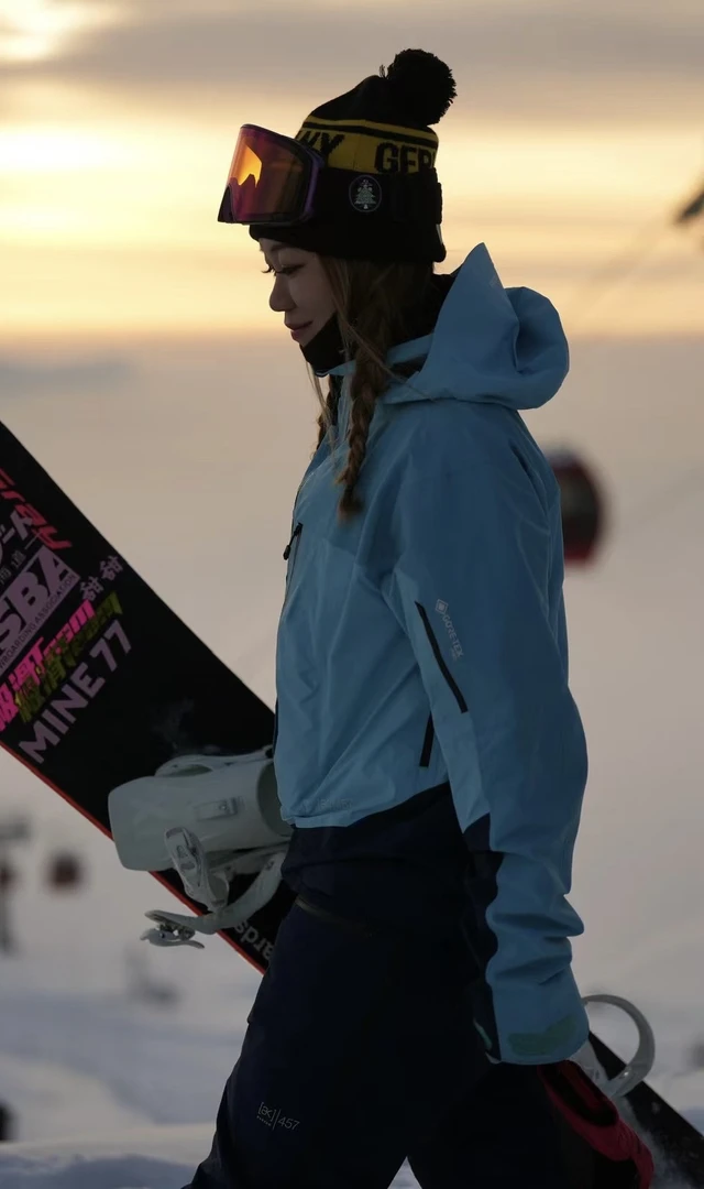 AK457蓝拼滑雪服