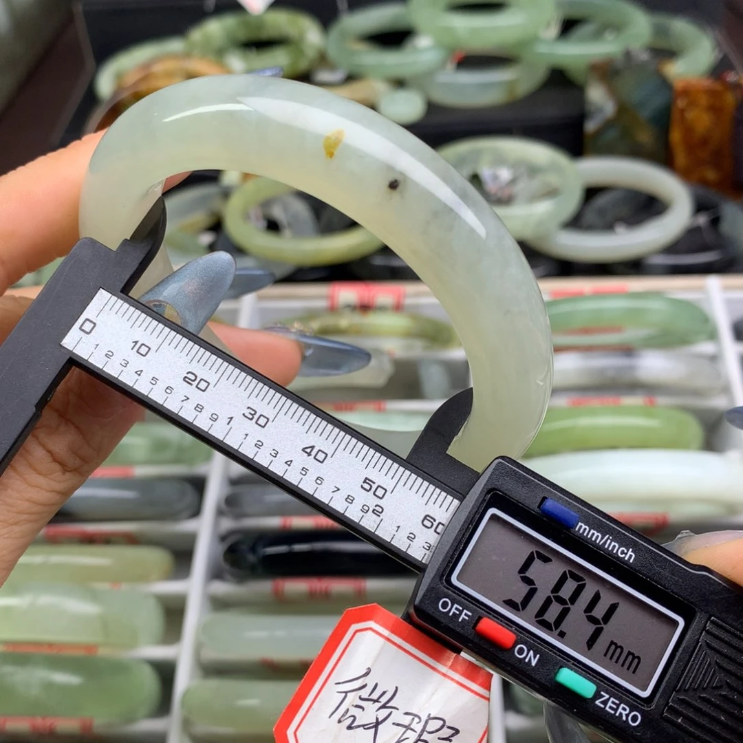 蛇纹石玉未镶嵌手镯797