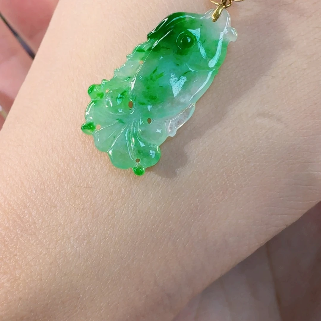 颈饰18K金镶嵌翡翠吊坠