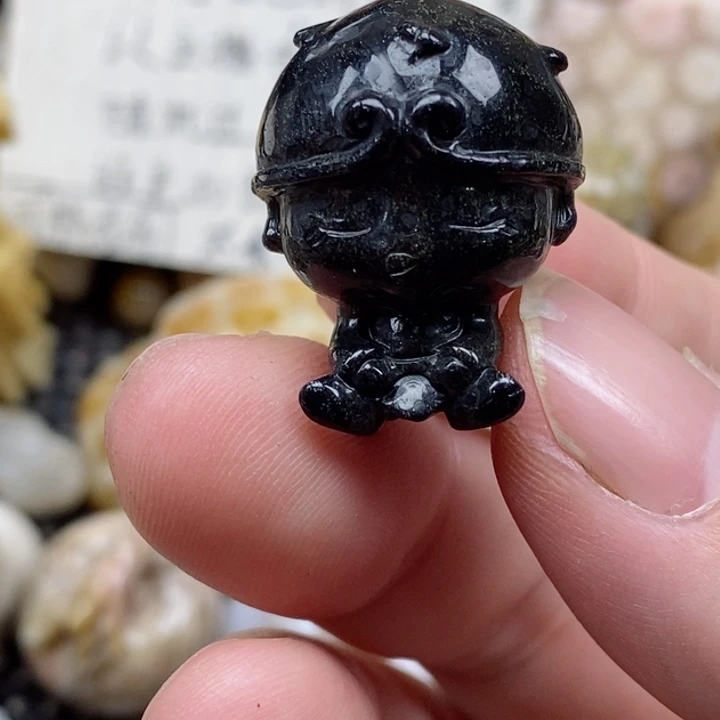 颈饰未镶嵌硅化珊瑚（珊瑚玉）