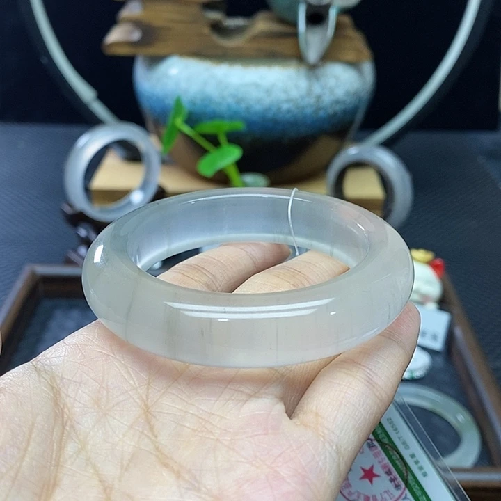 石英质玉（金丝玉）手镯未镶嵌疏*