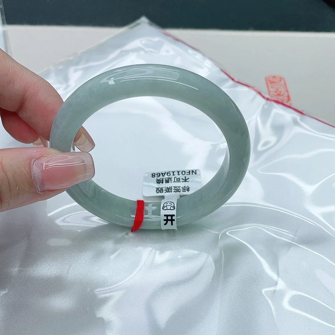 翡翠手镯未镶嵌正55