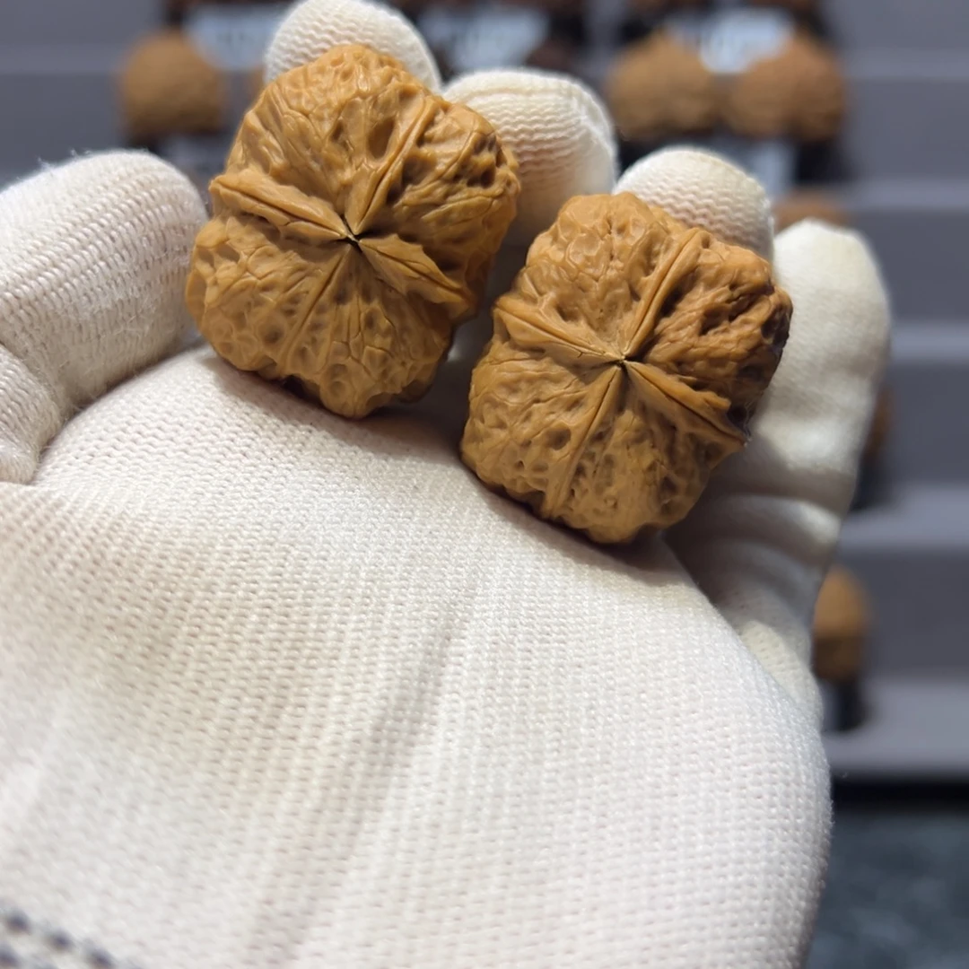 文玩核桃把件36mm四棱