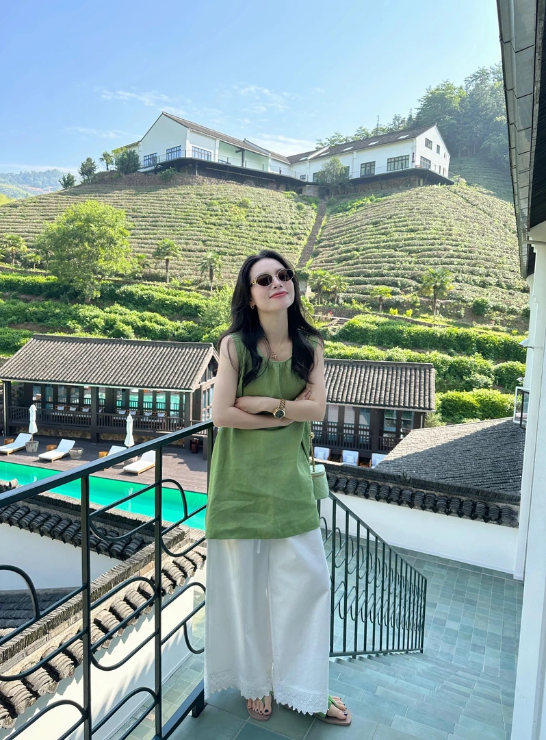 2025夏季新款高级时尚减龄无袖背心女圆领设计感上衣百搭休闲裤