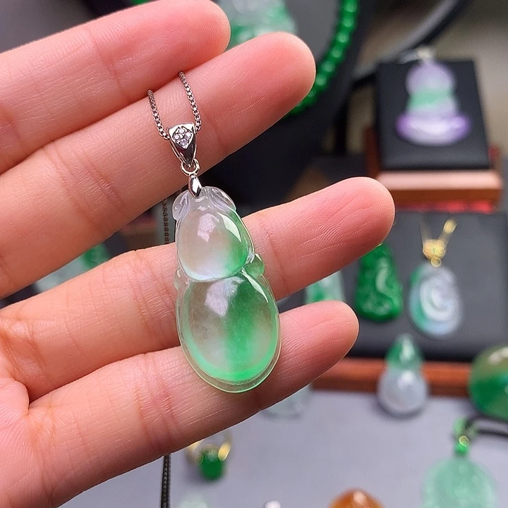 吊坠(赠链)未镶嵌翡翠