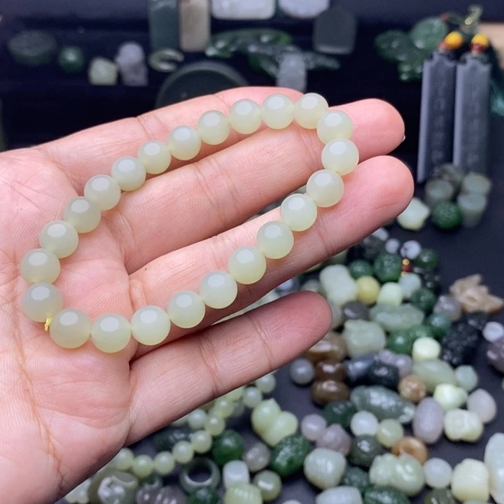 猫***了和田玉未镶嵌颈饰