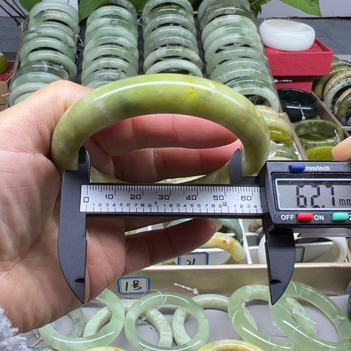 蛇纹石玉未镶嵌手镯8