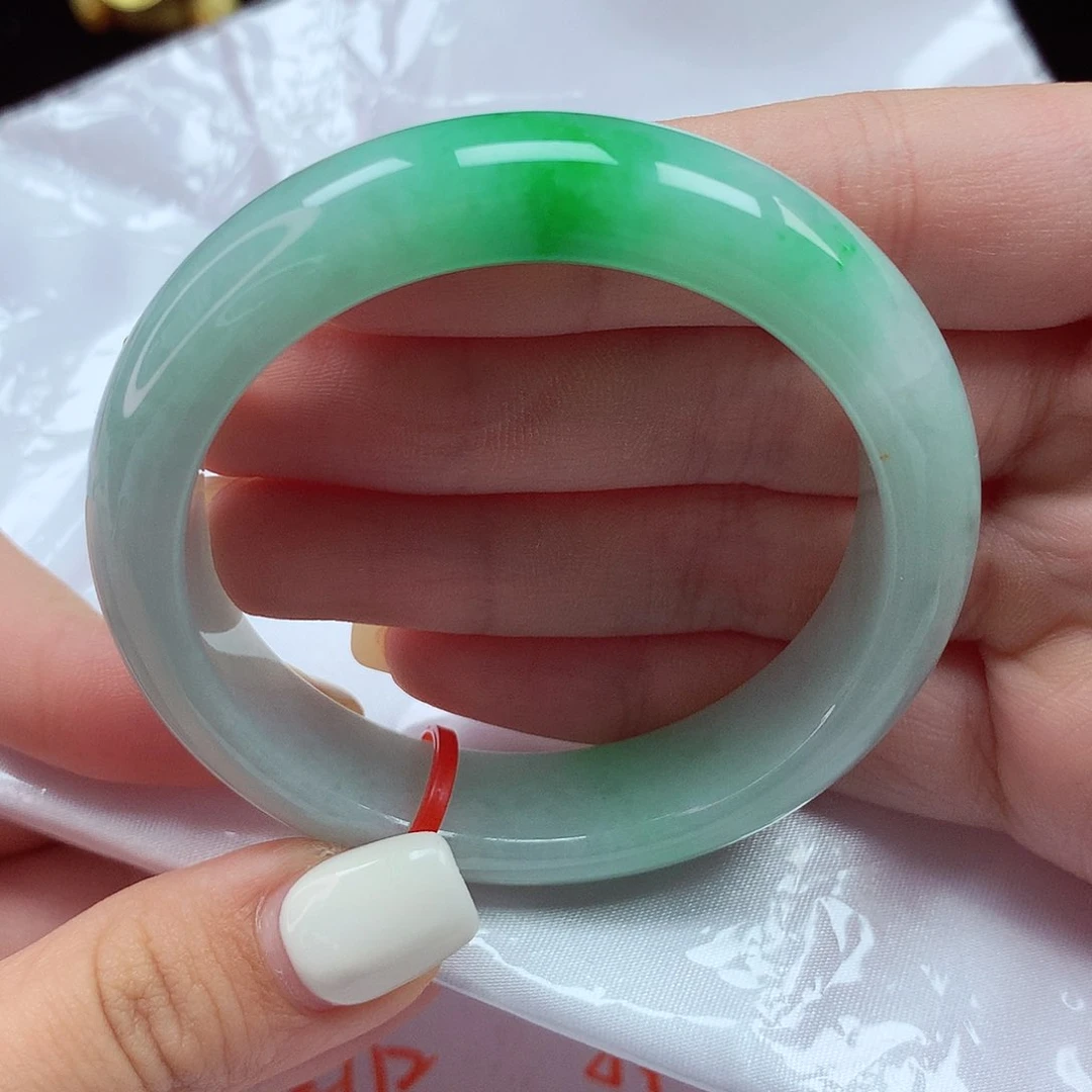 肥***姐翡翠手镯未镶嵌52圈