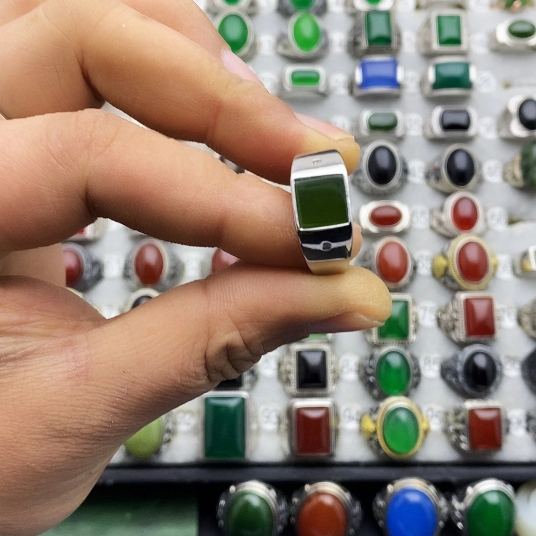 小***七和田玉未镶嵌戒指