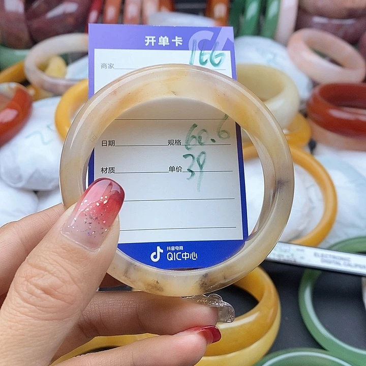 石英质玉手镯未镶嵌