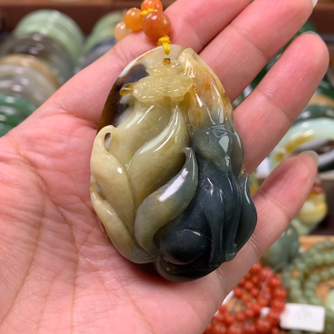未镶嵌岫玉颈饰吊坠