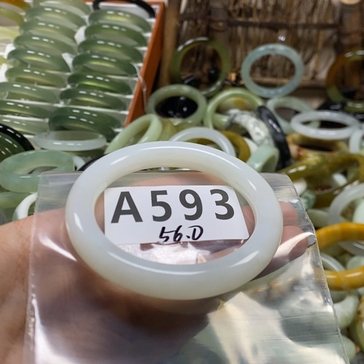 慢***慢蛇纹石玉未镶嵌手镯