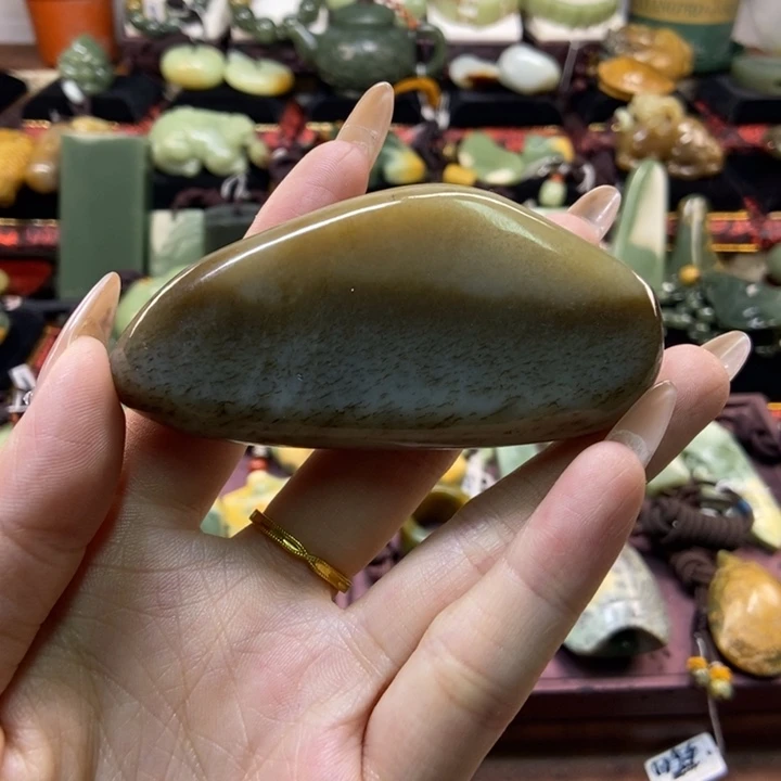 未镶嵌岫岩老玉（透闪石质玉）把件