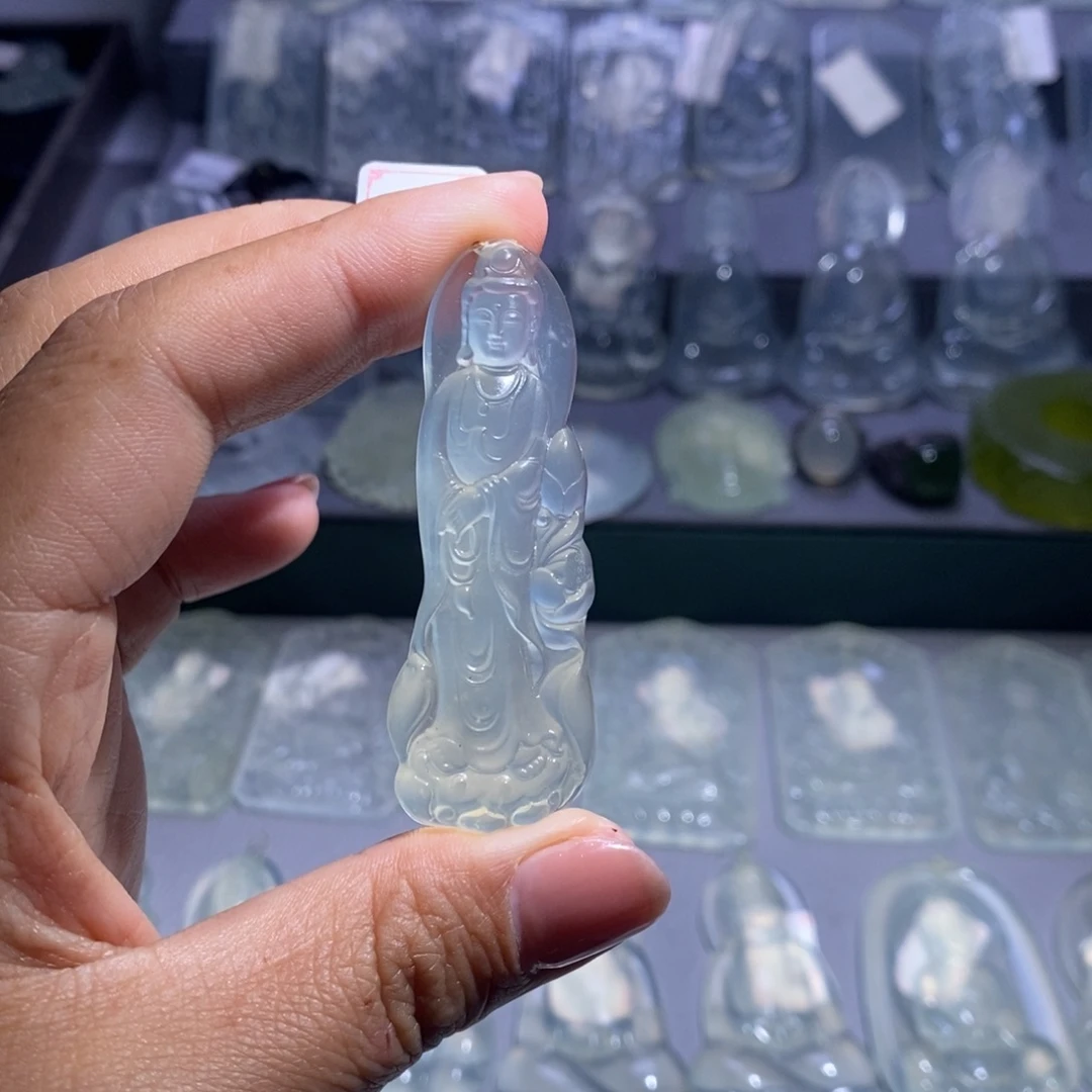 岫玉未镶嵌颈饰南海观音