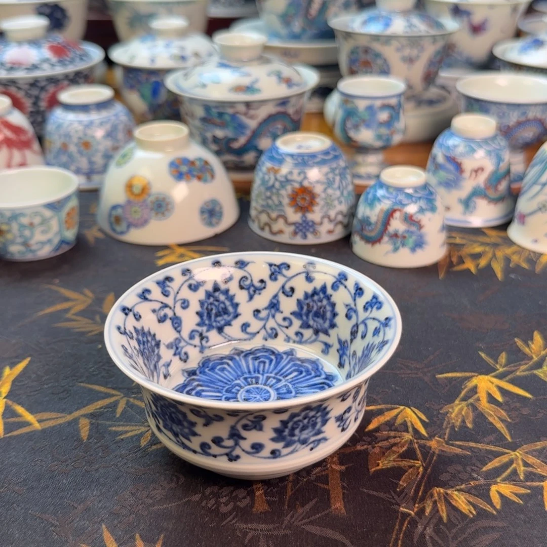 缠枝莲宝相花马蹄主人杯