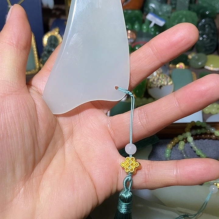 和田玉（青白玉）未镶嵌吊坠(不含链)