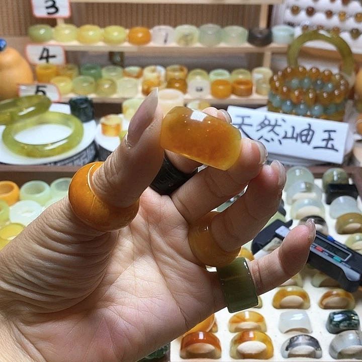 小***子未镶嵌岫玉戒圈岫玉精品指环内径 19.6