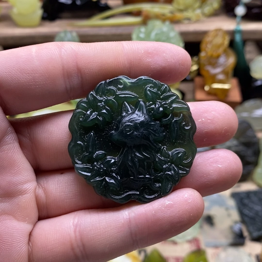 岫玉未镶嵌蝴蝶吊坠