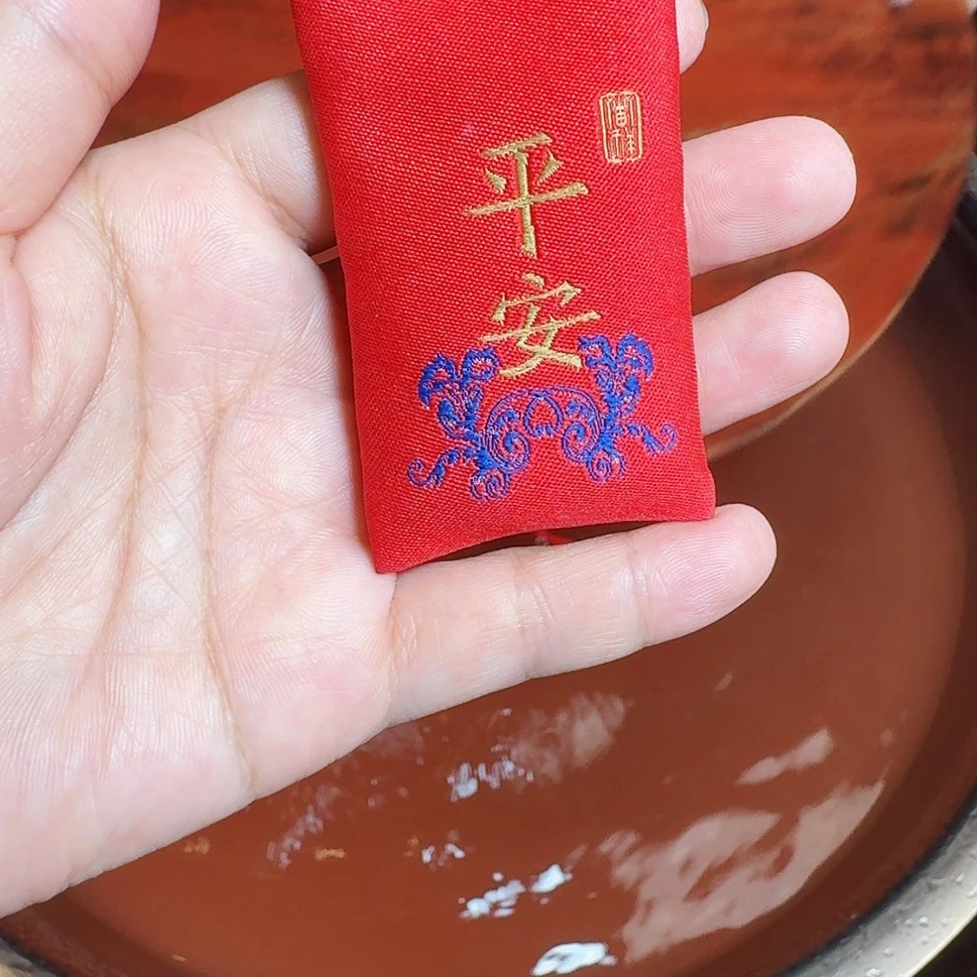 天然辰砂天然朱砂吊坠
