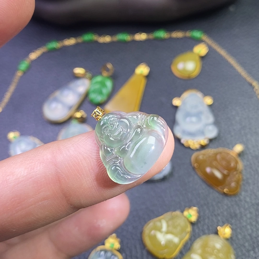 颈饰18K金镶嵌翡翠