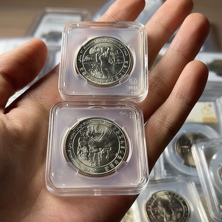 牛****其他普通金属新疆2枚
