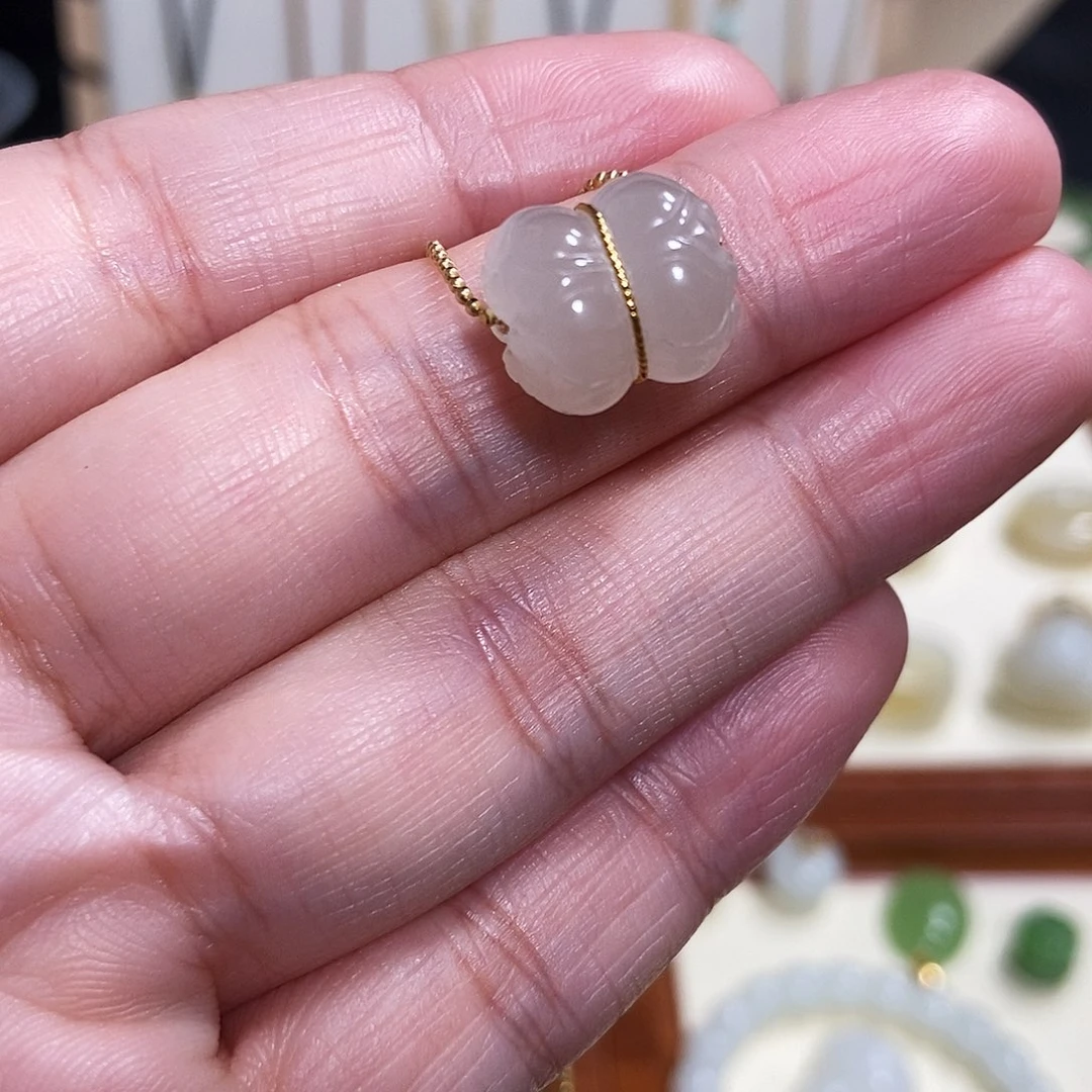 和田玉18K金镶嵌吊坠(赠链)