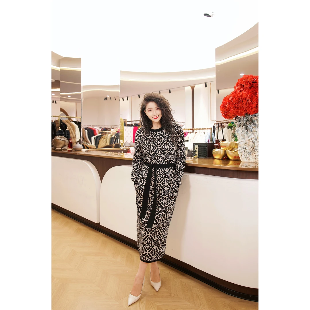 【六丑】新款时尚百搭气质显瘦黑白印花针织衫511LYQ1194