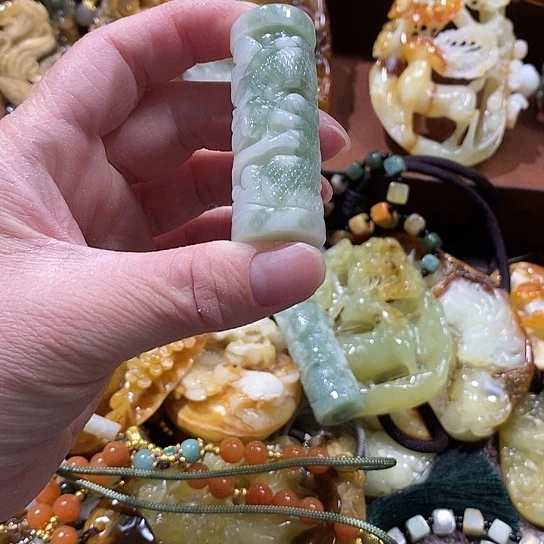 别***我蛇纹石玉未镶嵌颈饰