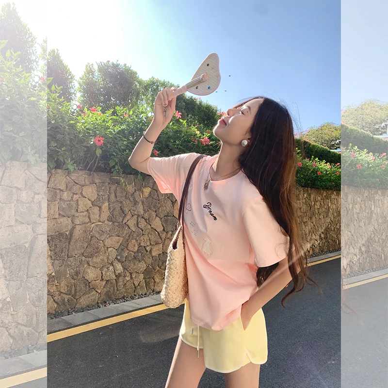 曾小咸 粉色韩系刺绣圆领短袖T恤女2025宽松显瘦上衣服Z242TZ1786