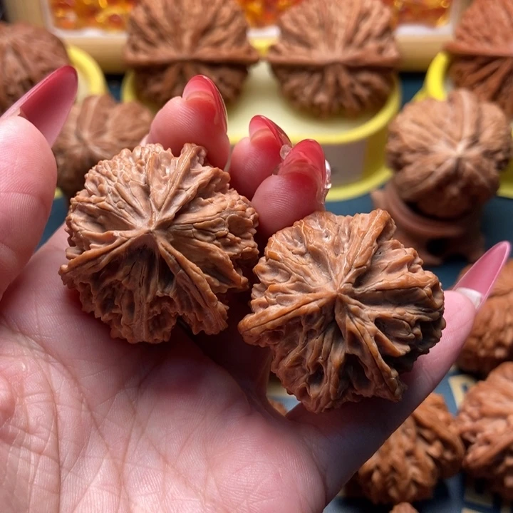把件文玩核桃苹果圆三棱 38