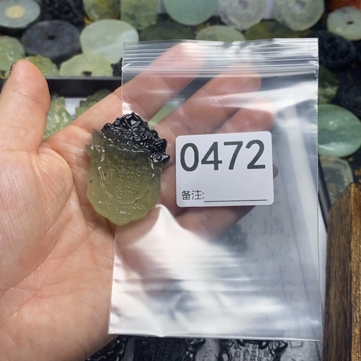 蛇纹石玉颈饰合金菀*