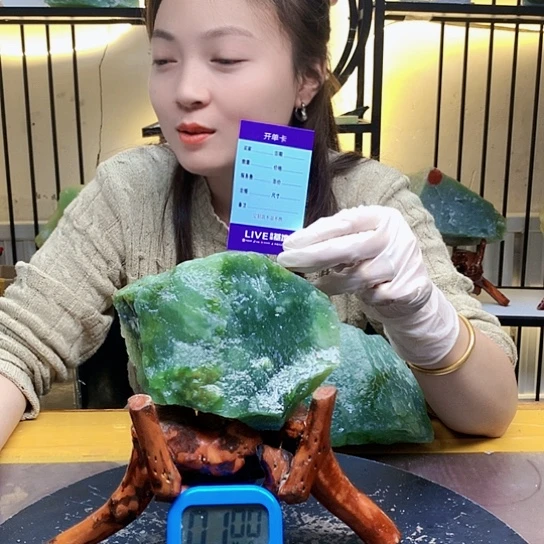 【闪购商品】未镶嵌蛇纹石玉原石W****x