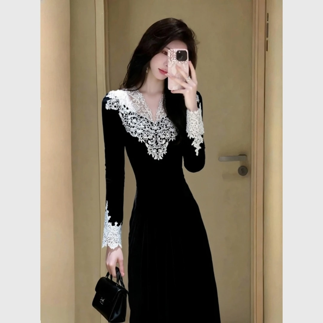 裙子秋冬款法式气质轻奢高端独特漂亮掐腰蕾丝拼接黑色丝绒连衣裙