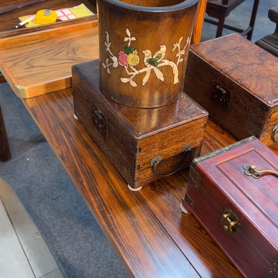 用***8木黄花梨笔筒花鸟