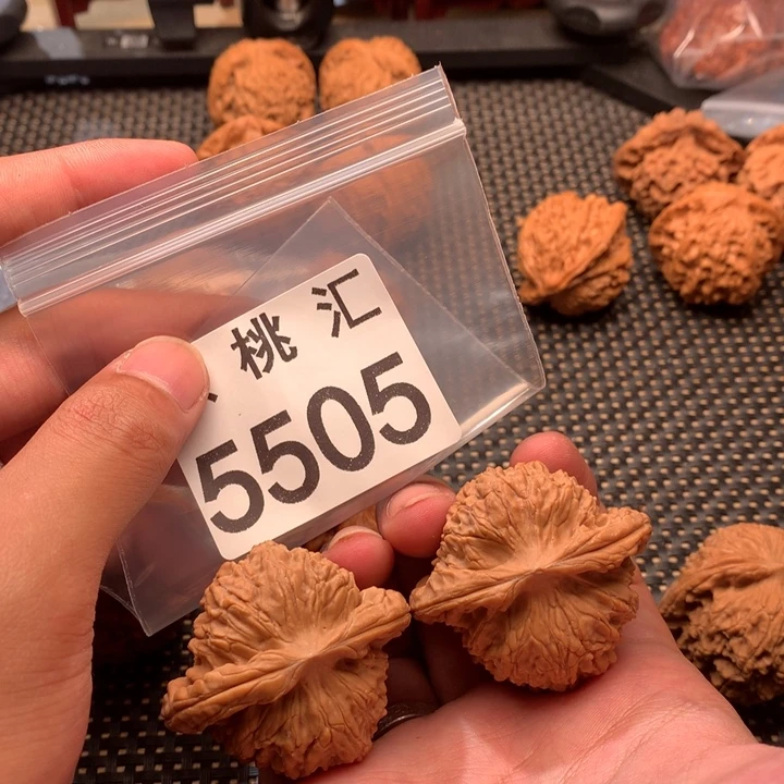 文玩核桃吊坠马老四