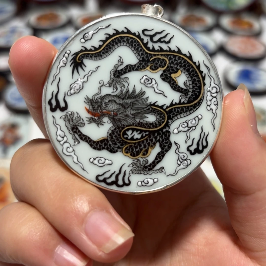 用***3瓷片精品挂件一个