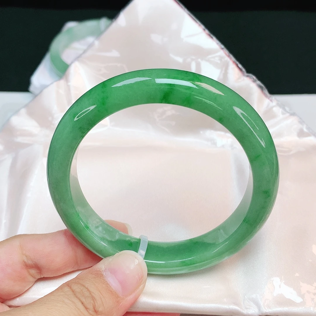 翡翠未镶嵌手镯正圈57.6