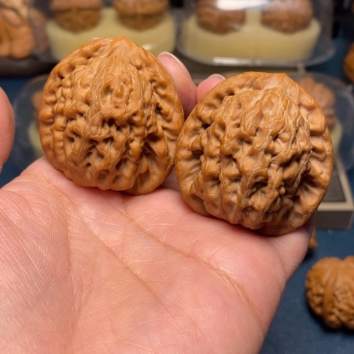 【闪购商品】文玩核桃把件金公子