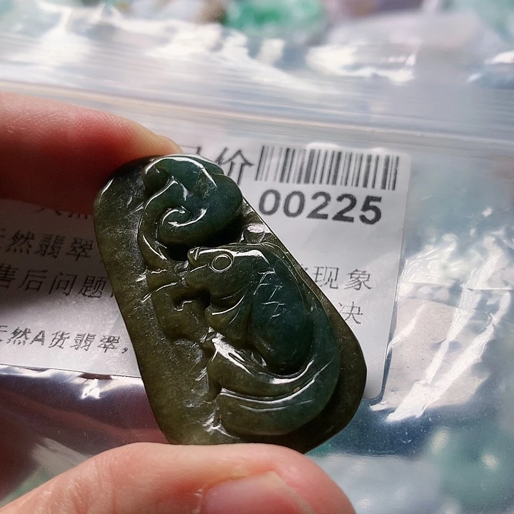 翡翠未镶嵌颈饰000000225