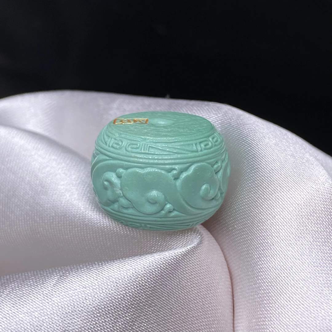 绿松石雕刻配珠祥云纹盘玩老油绿尺寸16.2x11.4mm重5克